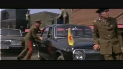 OcToPuSsY James Bond Train chase Roger Moore Maud Adams.mp4_snapshot_01.55_[2011.12.17_01.50.19].jpg